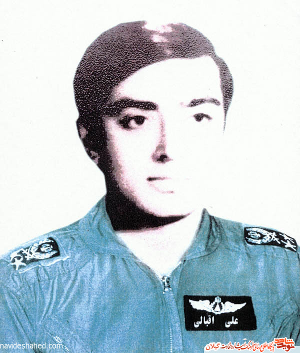 جوان ترین استاد خلبان نیروی هوایی ارتش ایران/خلبانی گیلانی که تنها نیمی از پیکرش به کشور بازگشت