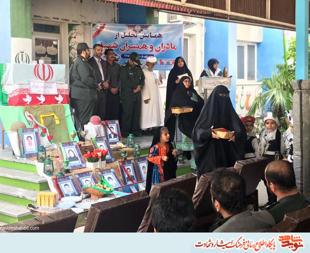 گزارش تصویری/ برگزاری مراسم گرامیداشت شهدای حادثه تروریستی زاهدان و تکریم مادران شهدا در چابهار