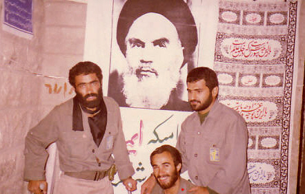 با رشادت هایش؛ شيرازه دشمن از هم پاشيد... با رشادت هایش؛ شيرازه دشمن از هم پاشيد...