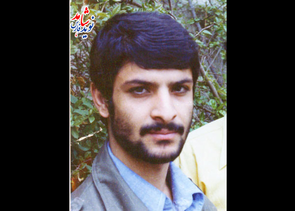 پزشکی که درمانگر جسم و روح رزمندگان بود / مروری بر زندگی نامه پزشک شهيد علي اکبر پيرويان پزشکی که درمانگر جسم و روح رزمندگان بود / مروری بر زندگی نامه پزشک شهيد علي اکبر پيرويان