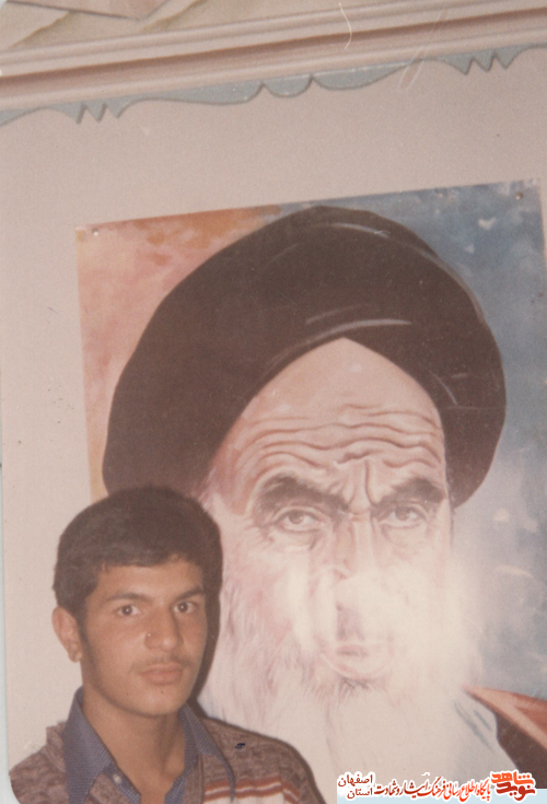 پدر شهیدان حبیب اله ومهدی همتی به دو فرزندش پیوست پدر شهیدان حبیب اله ومهدی همتی به دو فرزندش پیوست