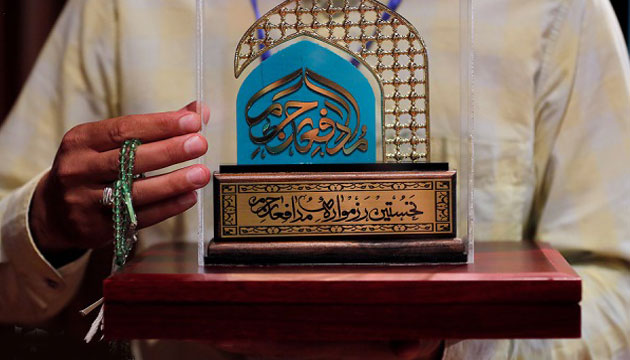 تجلیل از برگزیدگان رزمواره مدافعان حرم تجلیل از برگزیدگان رزمواره مدافعان حرم