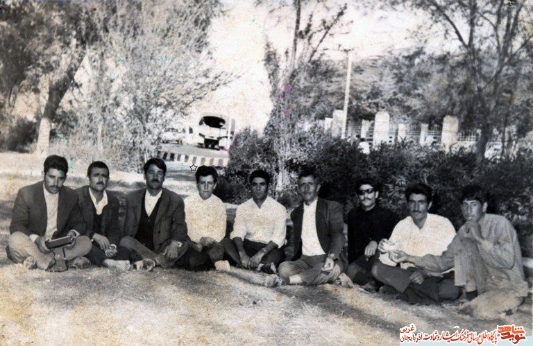 اشک عشق برای امام شهیدان اشک عشق برای امام شهیدان