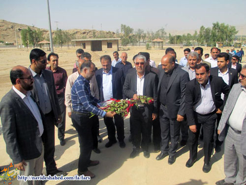 ادای احترام به مقام شامخ شهدای گمنام در فراشبند فارس/ تصاویر ادای احترام به مقام شامخ شهدای گمنام در فراشبند فارس/ تصاویر