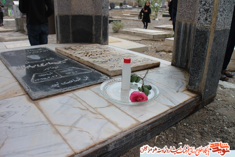 گزارش تصویری آئین عطرافشانی قبور مطهر شهدای روستای درگز/لبیک جوانان با آرمان های شهدا گزارش تصویری آئین عطرافشانی قبور مطهر شهدای روستای درگز/لبیک جوانان با آرمان های شهدا