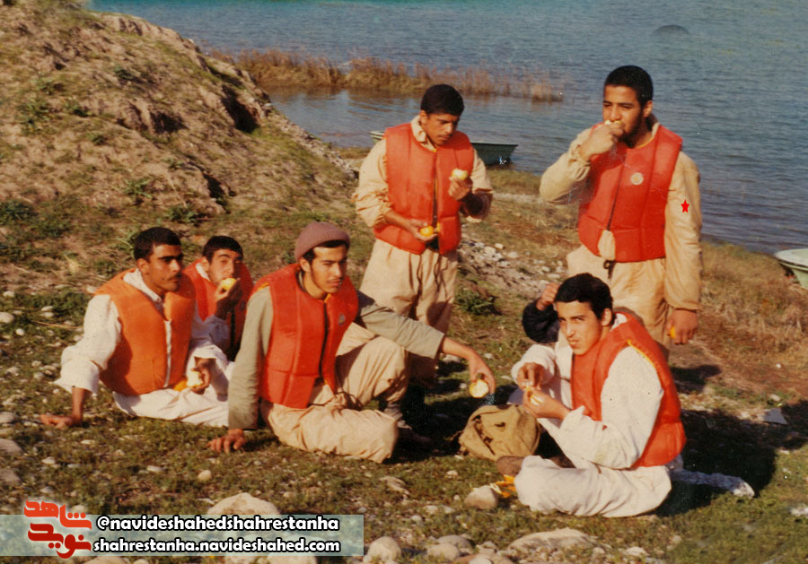 حجاب شما ثمره خون شهید است حجاب شما ثمره خون شهید است