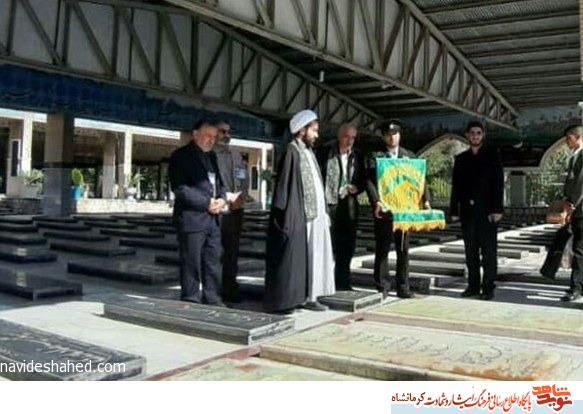 ادای احترام خدام امام رضا(ع) به شهدای کرمانشاه+ تصاویر