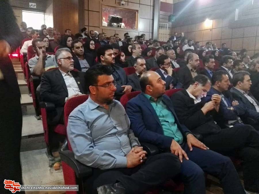 همایش تجلیل از مدیران و کارمندان نمونه شهرستان فیروزکوه همایش تجلیل از مدیران و کارمندان نمونه شهرستان فیروزکوه