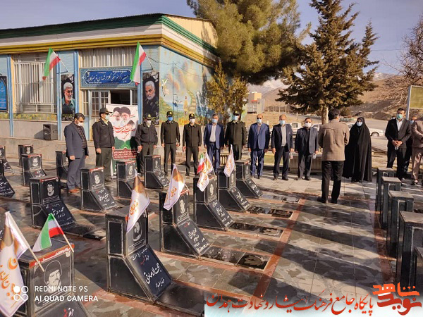 گزارش تصویری| گلزار شهدای تویسرکان غبارروبی شد گزارش تصویری| گلزار شهدای تویسرکان غبارروبی شد