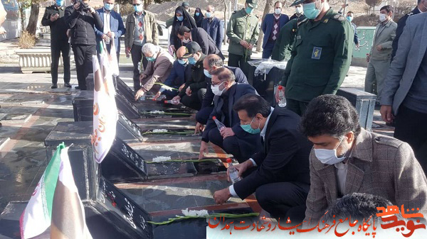 گزارش تصویری| گلزار شهدای تویسرکان غبارروبی شد گزارش تصویری| گلزار شهدای تویسرکان غبارروبی شد