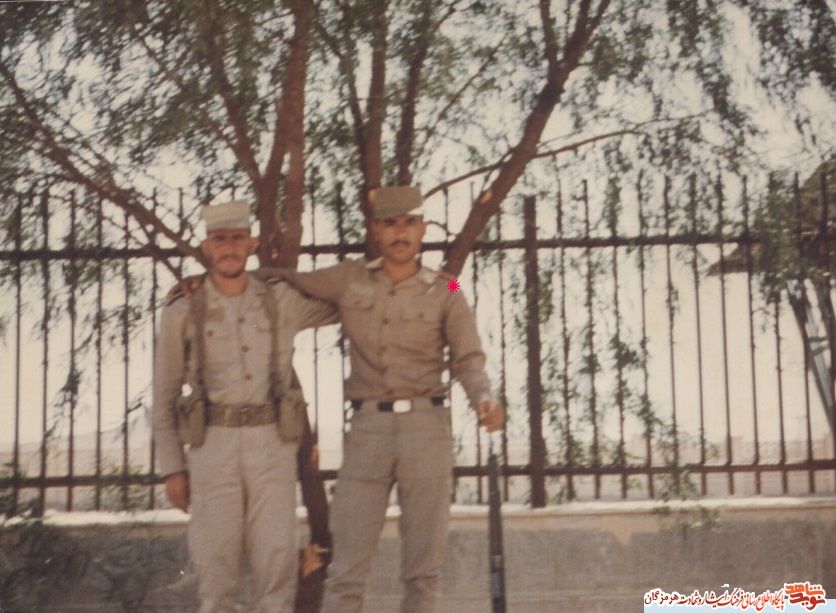 دو عکس به یادگار مانده از شهید