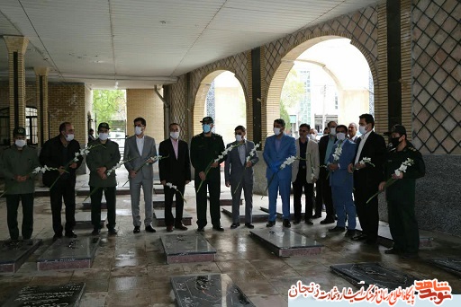 گزارش تصویری ادای احترام به مقام شامخ شهدای فرهنگی زنجان
