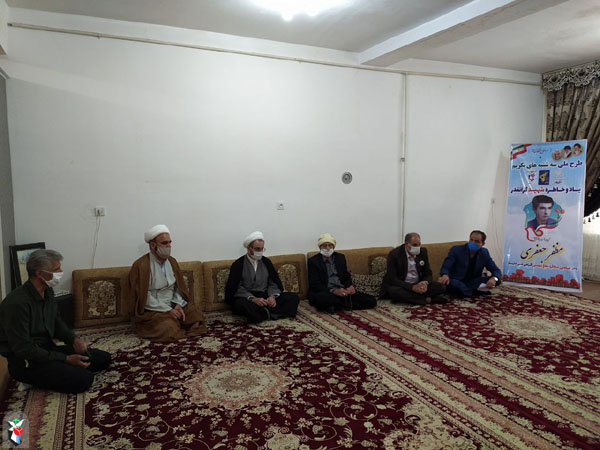 شهدای عزیز، هم راه را نشان می دهند و هم راه را روشن می کنند شهدای عزیز، هم راه را نشان می دهند و هم راه را روشن می کنند