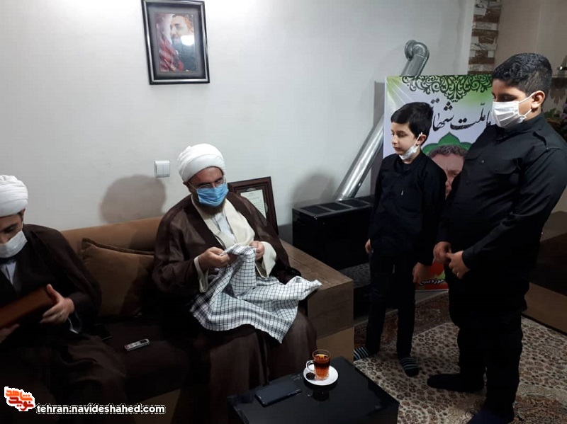 حضور نماینده مقام معظم رهبری در منزل شهید امر به معروف شهید محمد محمدی