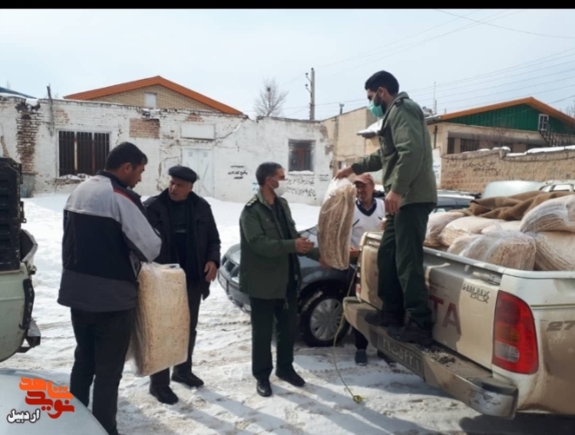 همدلی نیروهای سپاه شهرستان نیربا اهالی روستاهای مناطق صعب العبوروبرف گیر دراستان اردبیل باردیگر ایثار را معنا کرد