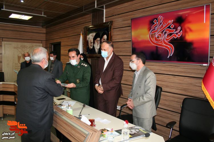 نقش نویسندگان در ترویج فرهنگ ایثار و شهادت بسیار مهم است نقش نویسندگان در ترویج فرهنگ ایثار و شهادت بسیار مهم است