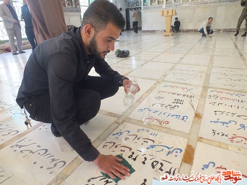 مراسم عطر افشانی گلزار شهدا امام زاده ابراهیم در قم برگزار شد