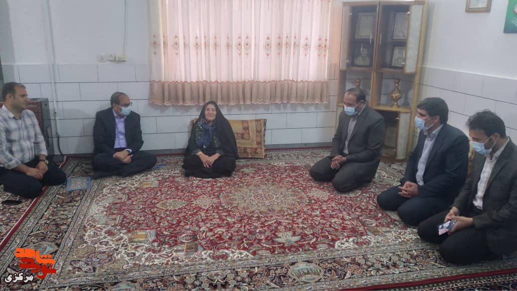 خانواده های معزز شهدا دین بزرگی برما دارند