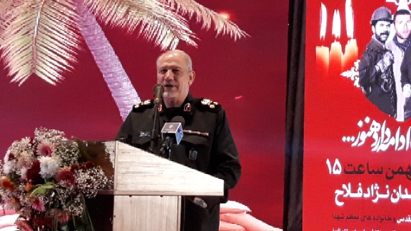 جهاد کارگران در دوران دفاع مقدس در دو جبهه بود