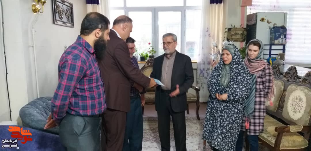 دیدار با خانواده شهید و جانباز 70 درصد سادات دیدار با خانواده شهید و جانباز 70 درصد سادات