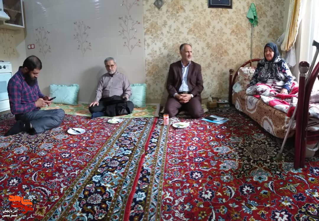 دیدار با خانواده شهید و جانباز 70 درصد سادات دیدار با خانواده شهید و جانباز 70 درصد سادات