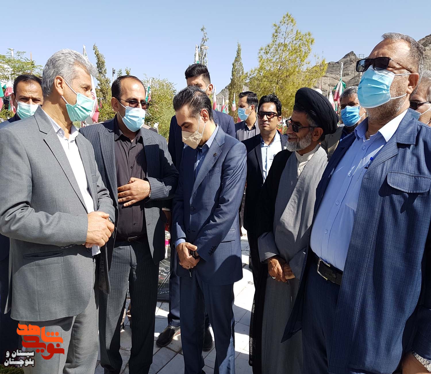 غبار روبی و عطر افشانی گلزار شهدای شهرستان زاهدان به مناسبت آغاز هفته دولت