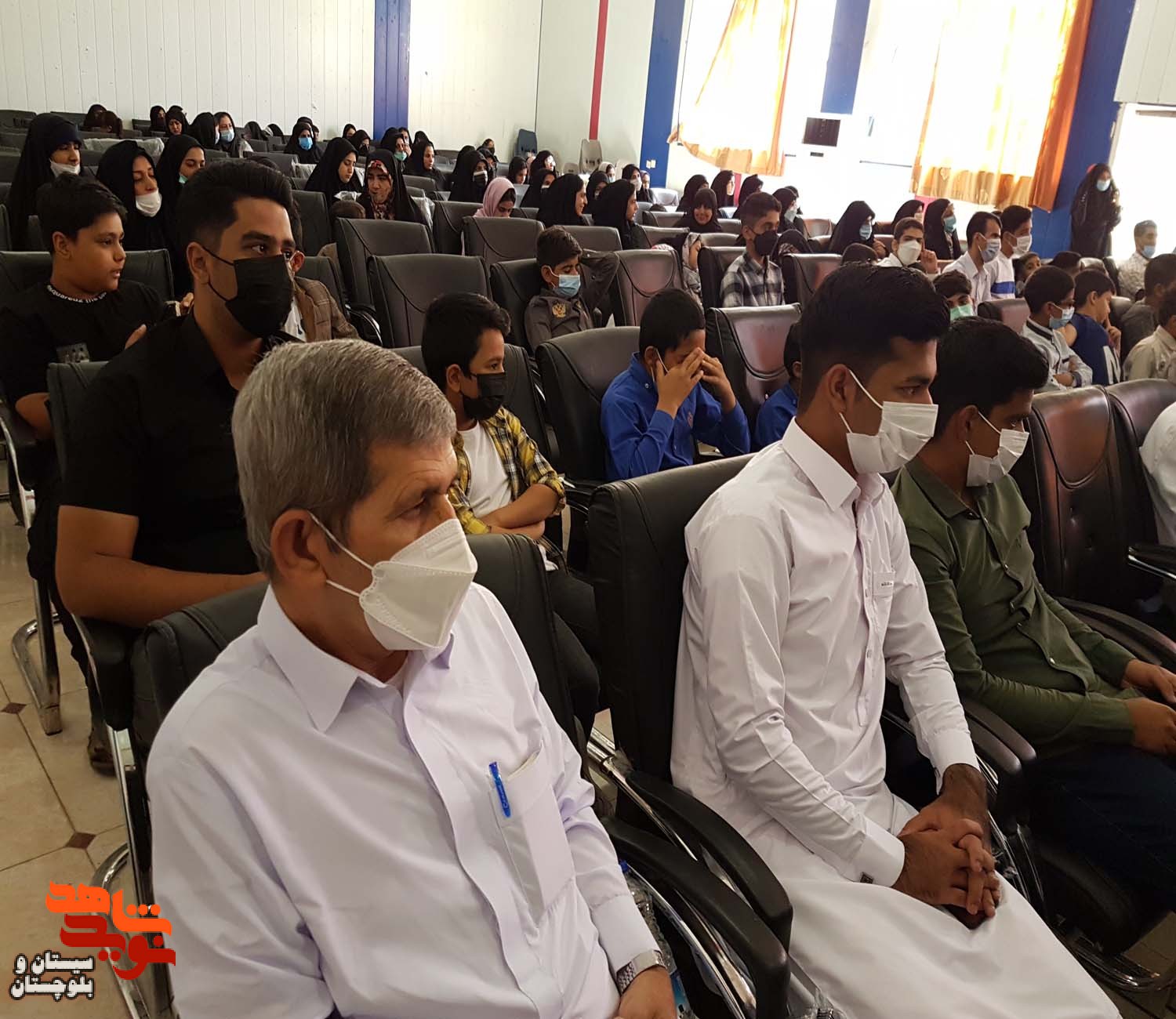 مراسم تجلیل از دانش آموزان ممتاز شاهد و ایثارگر در شهرستان زاهدان برگزار شد