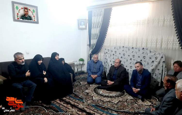 مدیرکل بنیاد شهرستان‌های استان تهران با خانواده شهید«میلاد حیدری»دیدار کرد