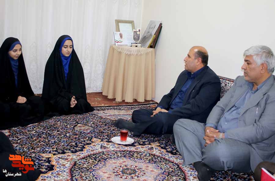 دختران شهدا، اسوه‌های عفت و مهربانی هستند