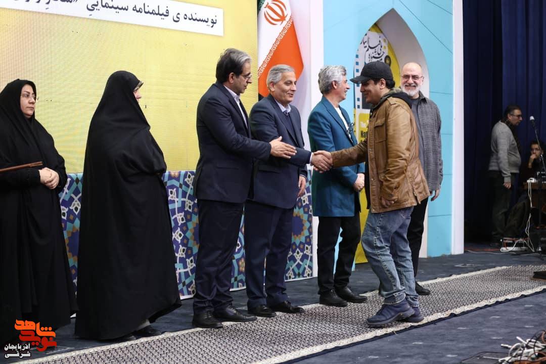 آیین اختتامیه دومین جشنواره ملی فیلم و فیلمنامه «ایثار» در تبریز به روایت تصویر آیین اختتامیه دومین جشنواره ملی فیلم و فیلمنامه «ایثار» در تبریز به روایت تصویر