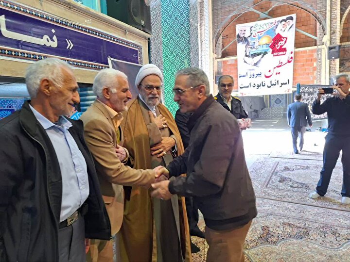 تجلیل از خانواده شهدای غریب اسارت و خادم شهدای غریب در شهرستان بهشهر