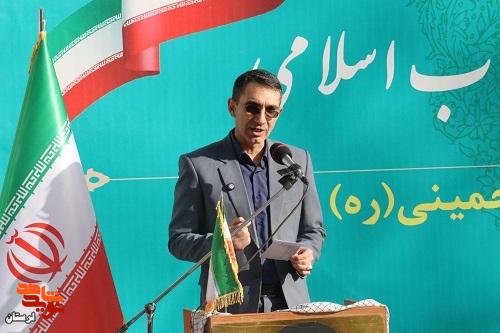 آیین نواختن زنگ انقلاب و آغاز برنامه های دهه فجر در لرستان آیین نواختن زنگ انقلاب و آغاز برنامه های دهه فجر در لرستان