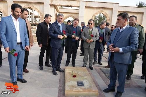 گلزار شهدای شهرستان پلدختر عطرافشانی شد