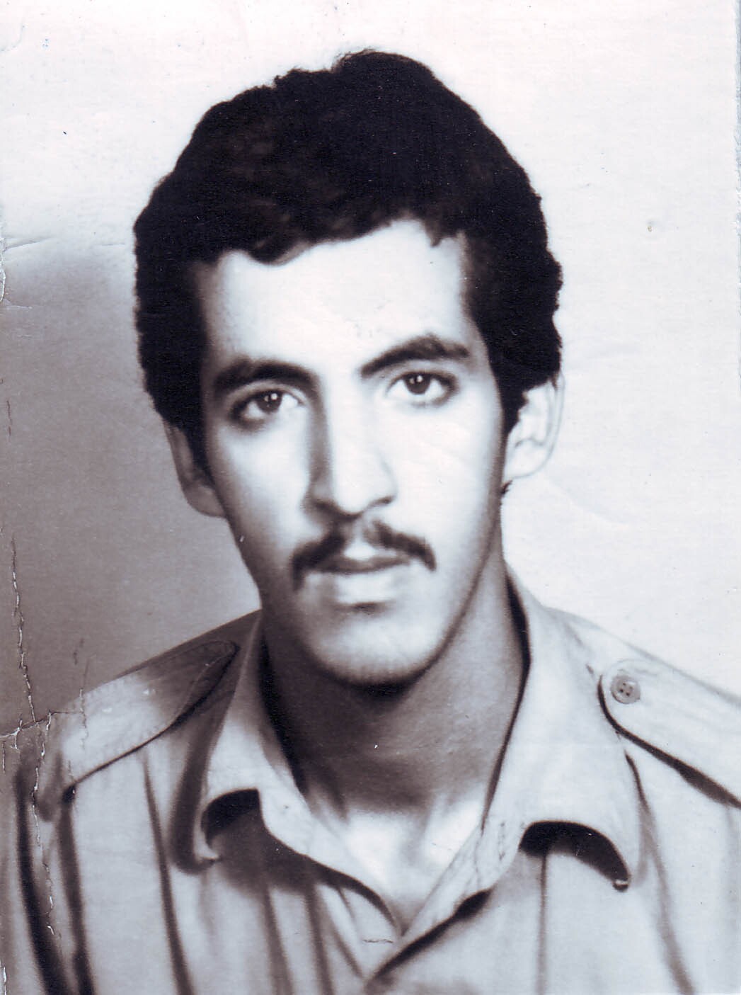 از خط امام که ادامه خط رسول الله است خارج نشوید