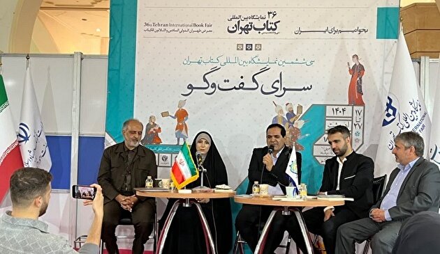 نشست نقد و بررسی کتاب «مادر آفتاب» برگزار شد/ کتابی برای آگاهی‌بخشی به نسل جوان