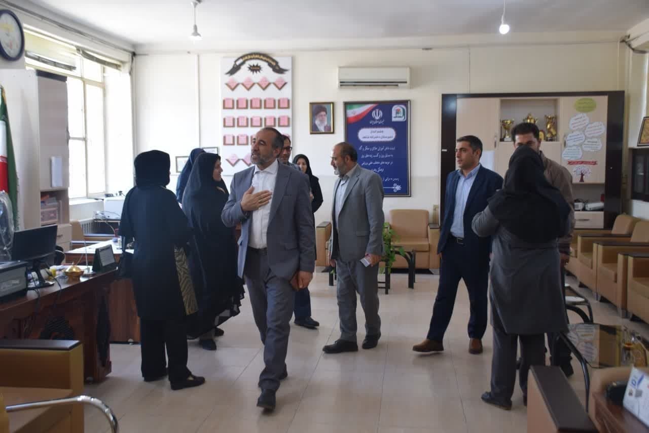 دیدار  فرماندار و ریاست بنیاد شهید و امورایثارگران  میاندوآب  از مدارس شاهد