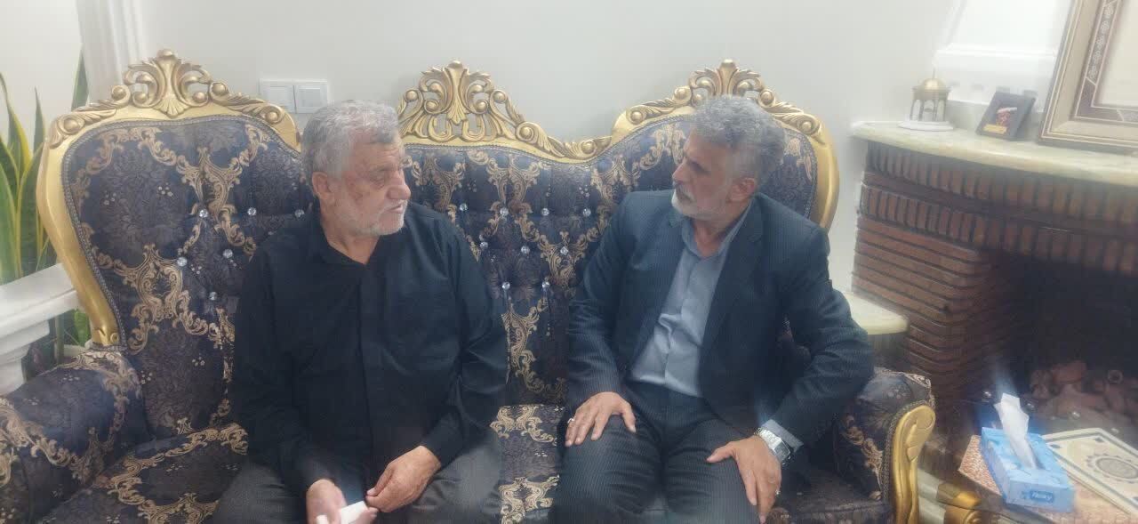 دیدار از پدر و خانواده شهید والامقام سیدمهدی موسوی، سرتیم حفاظت شهید جمهور آیت الله رییسی با حضور ریاست محترم منطقه جناب آقای رجبی و شهردار محترم منطقه ۱۳ جناب آقای دکتر نوری و دیگر همراهان .