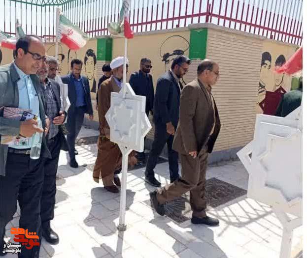 غبارروبی و عطرافشانی قبور مطهر شهدا به مناسبت سالروز آزاد سازی خرمشهر