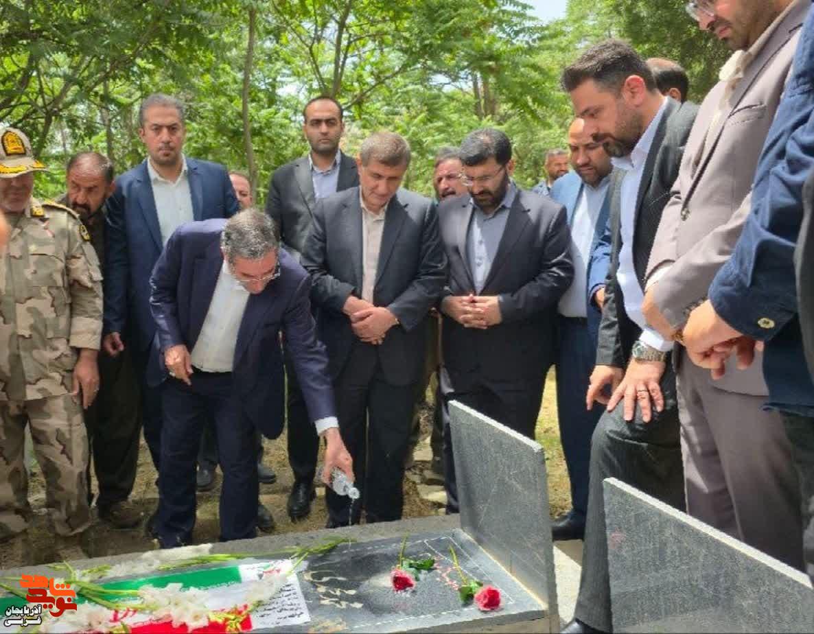 ادای احترام به مقام شامخ شهدای سردشت