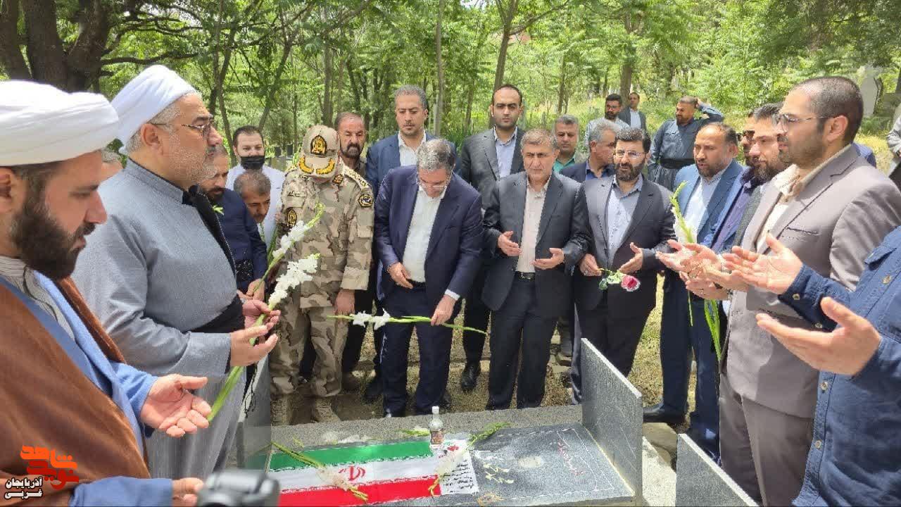 ادای احترام به مقام شامخ شهدای سردشت