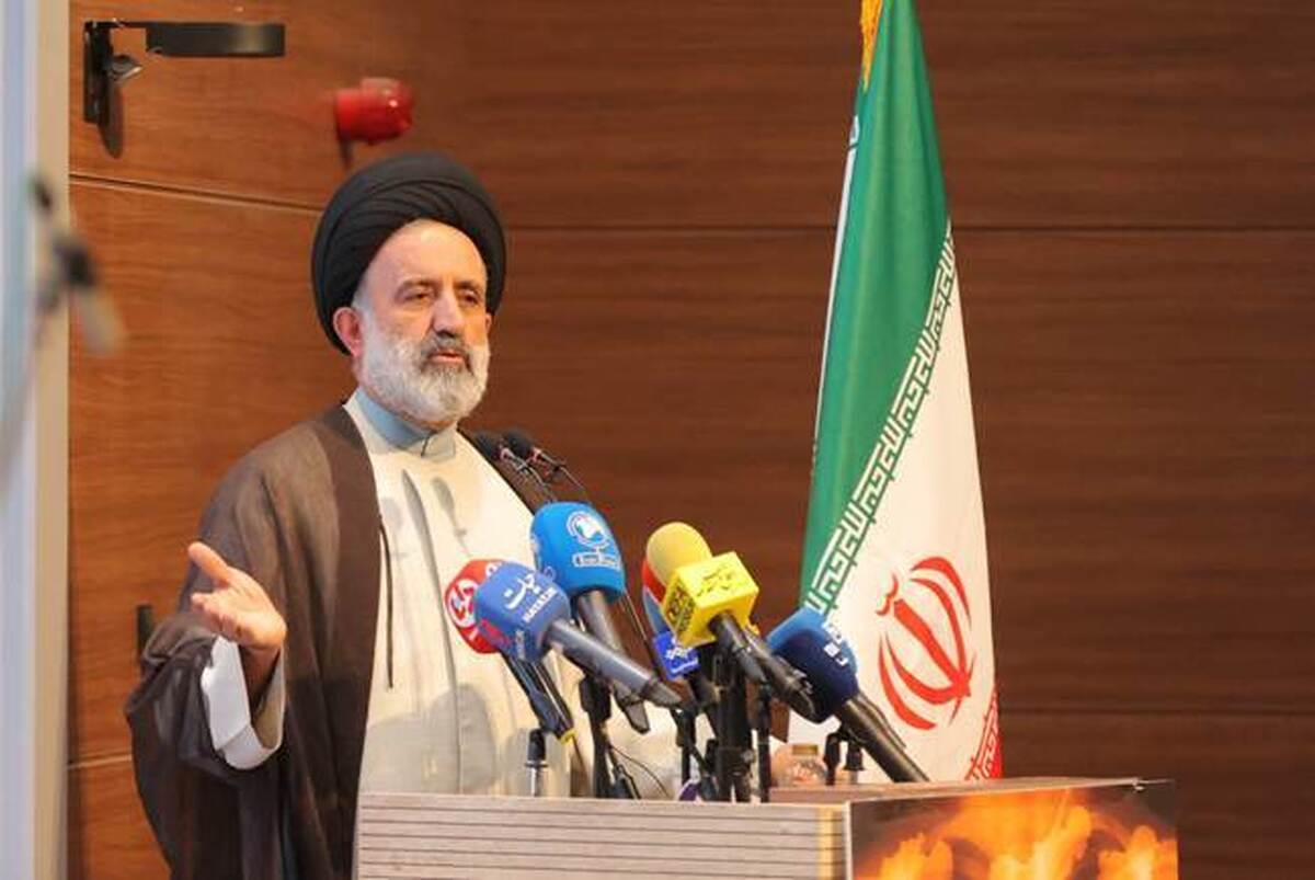 شعار «مرگ بر آمریکا» نماد مقابله با نظام سلطه گری است که در تمام جنگ‌های منطقه‌ای و بین‌المللی حاضر است