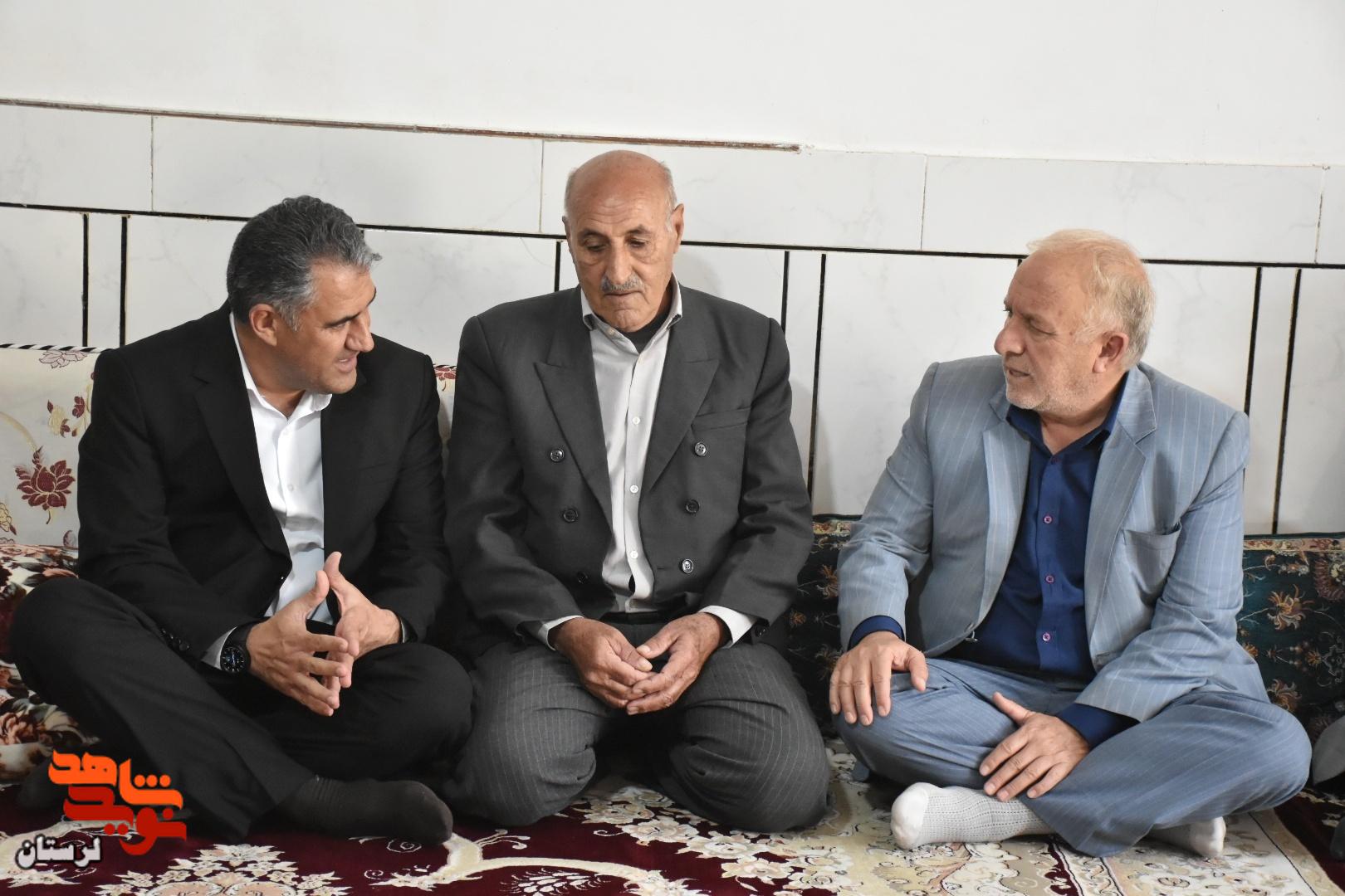 دیدار مدیرکل بنیاد شهید لرستان با خانواده جمعی از شهدای جنگ رمضان معمولان دیدار مدیرکل بنیاد شهید لرستان با خانواده جمعی از شهدای جنگ رمضان معمولان