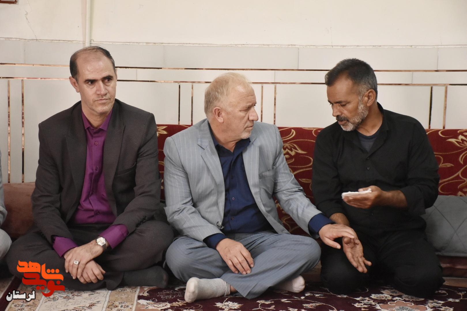 دیدار مدیرکل بنیاد شهید لرستان با خانواده جمعی از شهدای جنگ رمضان معمولان دیدار مدیرکل بنیاد شهید لرستان با خانواده جمعی از شهدای جنگ رمضان معمولان