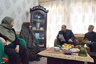 دیدار مدیرکل بنیاد شهید تهران بزرگ با مادر پنج شهید و همسر شهید