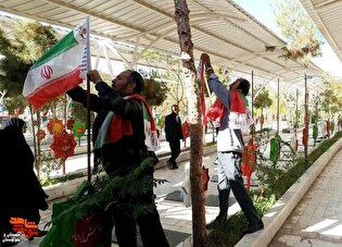 پرچم مقدس جمهوری اسلامی ایران بر فراز قبور مطهر...
