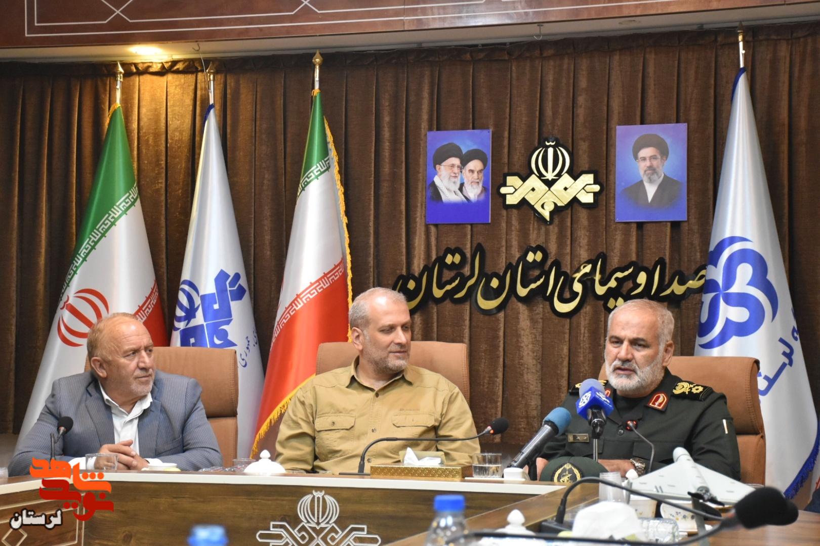 تجلیل فرمانده پهپاد نیروی هوافضای سپاه از عوامل تولید مستند «شاهد ۱۳۶» تجلیل فرمانده پهپاد نیروی هوافضای سپاه از عوامل تولید مستند «شاهد ۱۳۶»