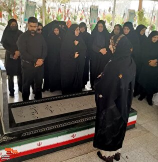 غبارروبی و عطرافشانی مزار شهدای زاهدان در آستانه...