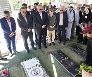 گلزار شهدای زاهدان عطرافشانی و با آرمان‌های شهدا...