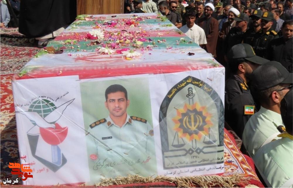 یکر مطهر شهید «مهدی جمشیدیپور» در دیار کریمان تشییع شد یکر مطهر شهید «مهدی جمشیدیپور» در دیار کریمان تشییع شد