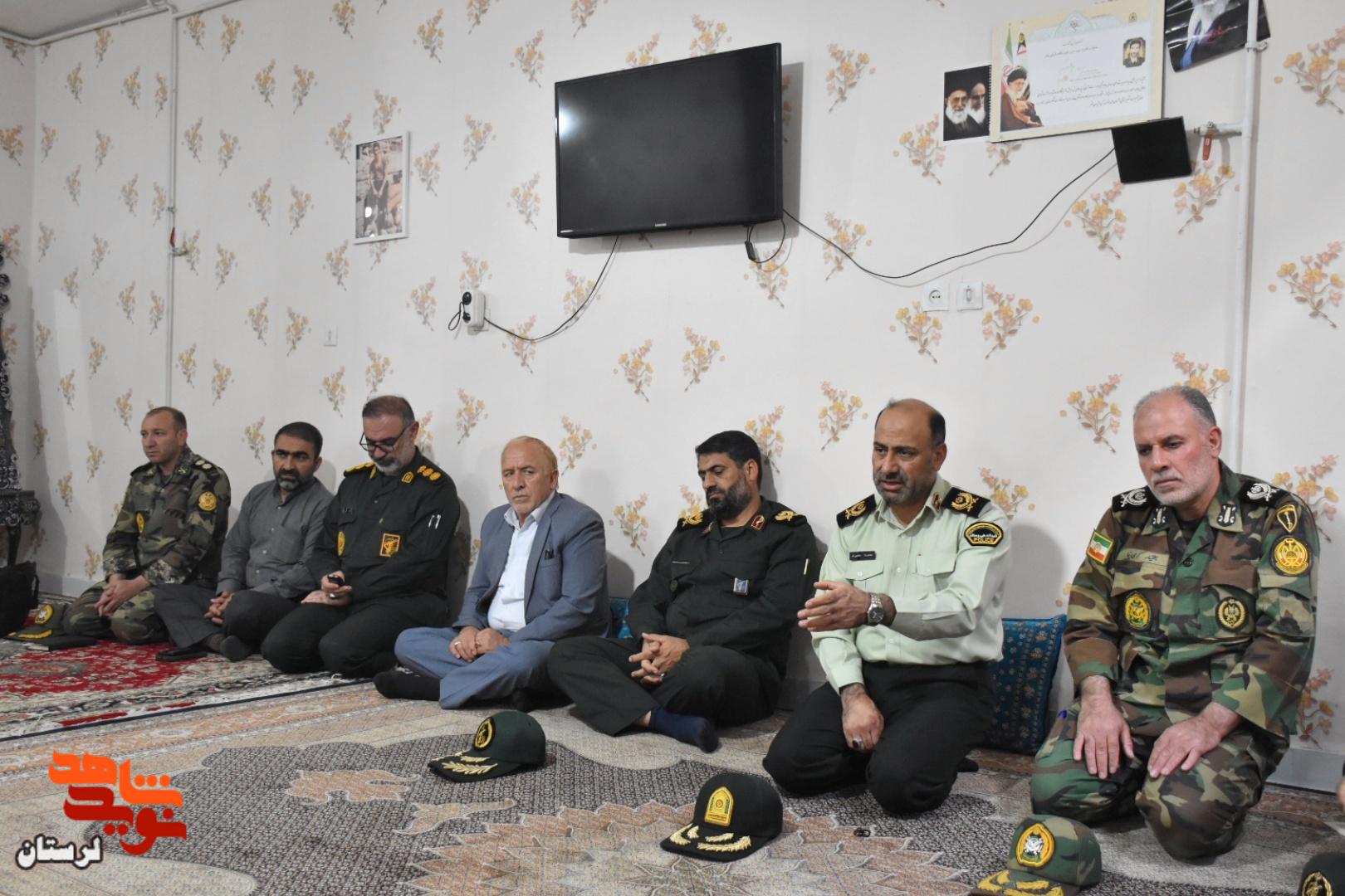 دیدار با خانواده جمعی از شهدای والامقام در خرمآباد به مناسبت گرامیداشت هفته دفاع مقدس دیدار با خانواده جمعی از شهدای والامقام در خرمآباد به مناسبت گرامیداشت هفته دفاع مقدس
